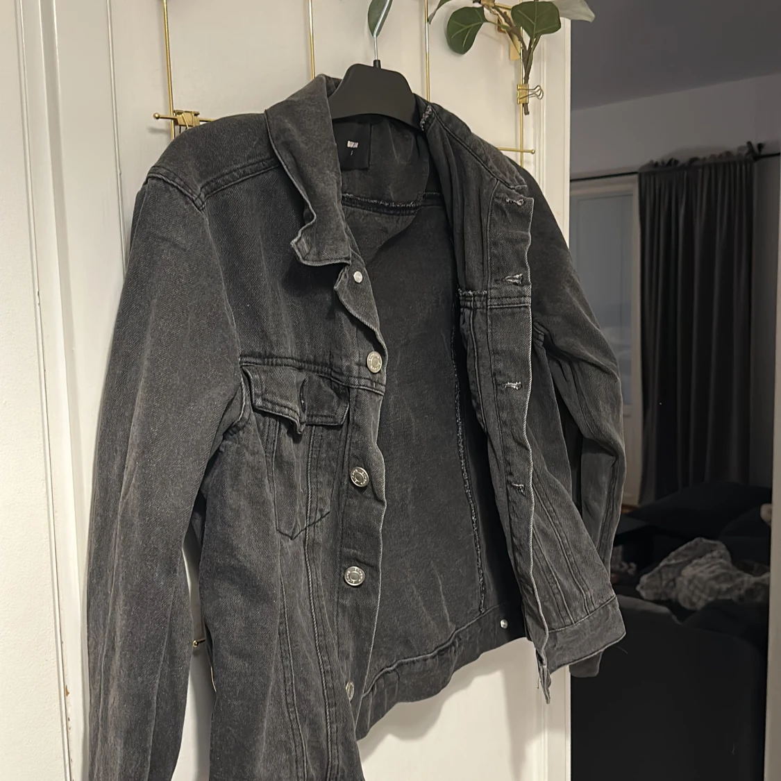 Grå/Svart jeansjacka  - 90