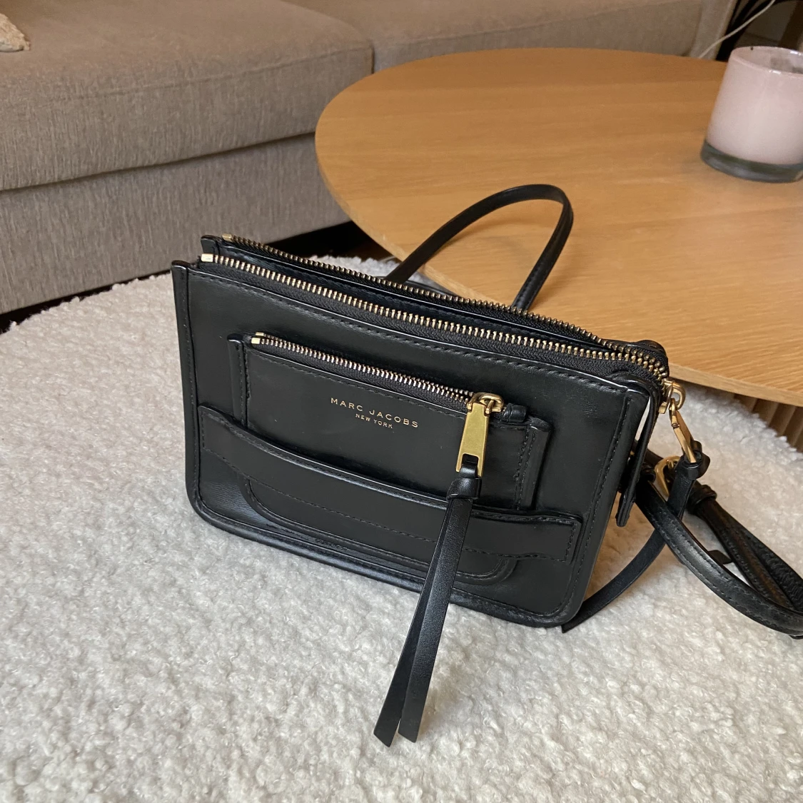 Marc Jacobs axelremsväska  - 90