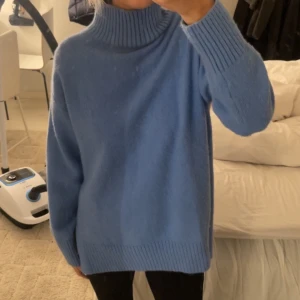 Blå stickad - Från hm, small