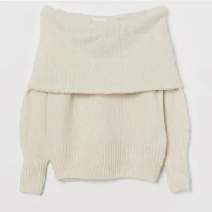 Stickad tröja  - Stickad tröja från hm, sticks lite men den är annars väldigt skön och nästan nyskick ❤️‍🔥