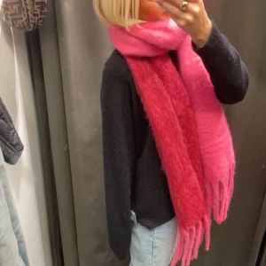 halsduk - cool halsduk i två olika färger, perfekt nu till hösten!🍁🍂💐