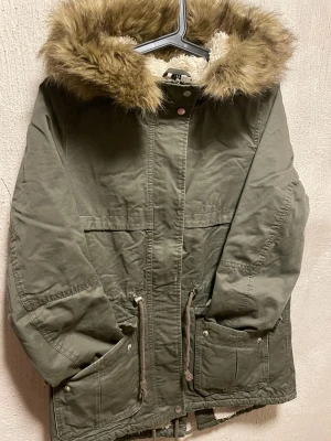 ..b - Female male 200kr