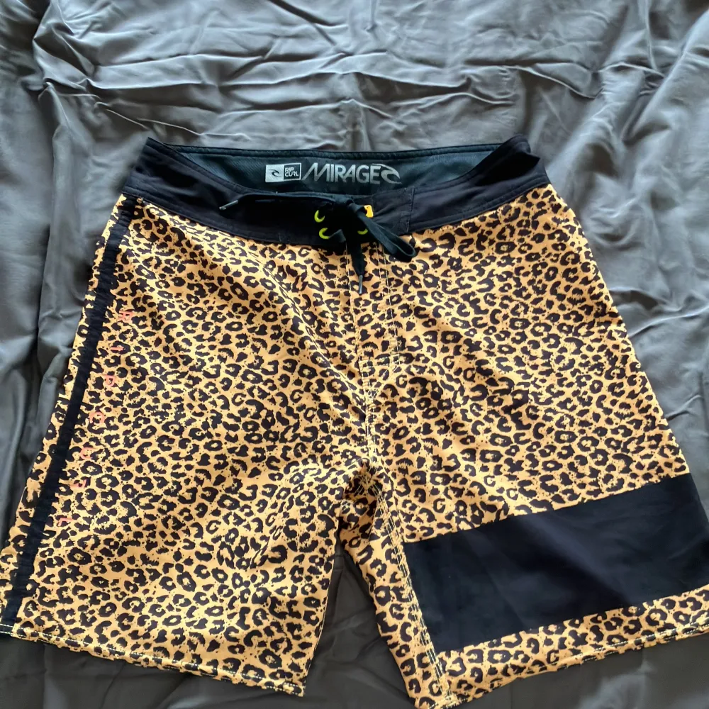 Oanvända Ripcurl Boardshorts Mirage Leopard. Shorts.