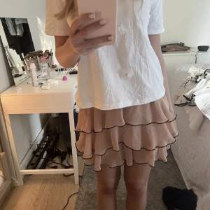 Intressekoll på denna kjol från zara i storlek xs. 180+frakt