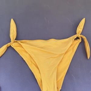 Bikini - Bikiniunderdel i storlek 36🦋 hör av er vid minsta intresse eller funderingar 🫶