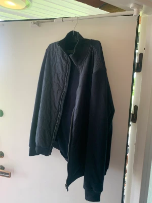 Cardigan  - Extemt fin cardigan från bläck köpt för 1400 använd 5 gånger.