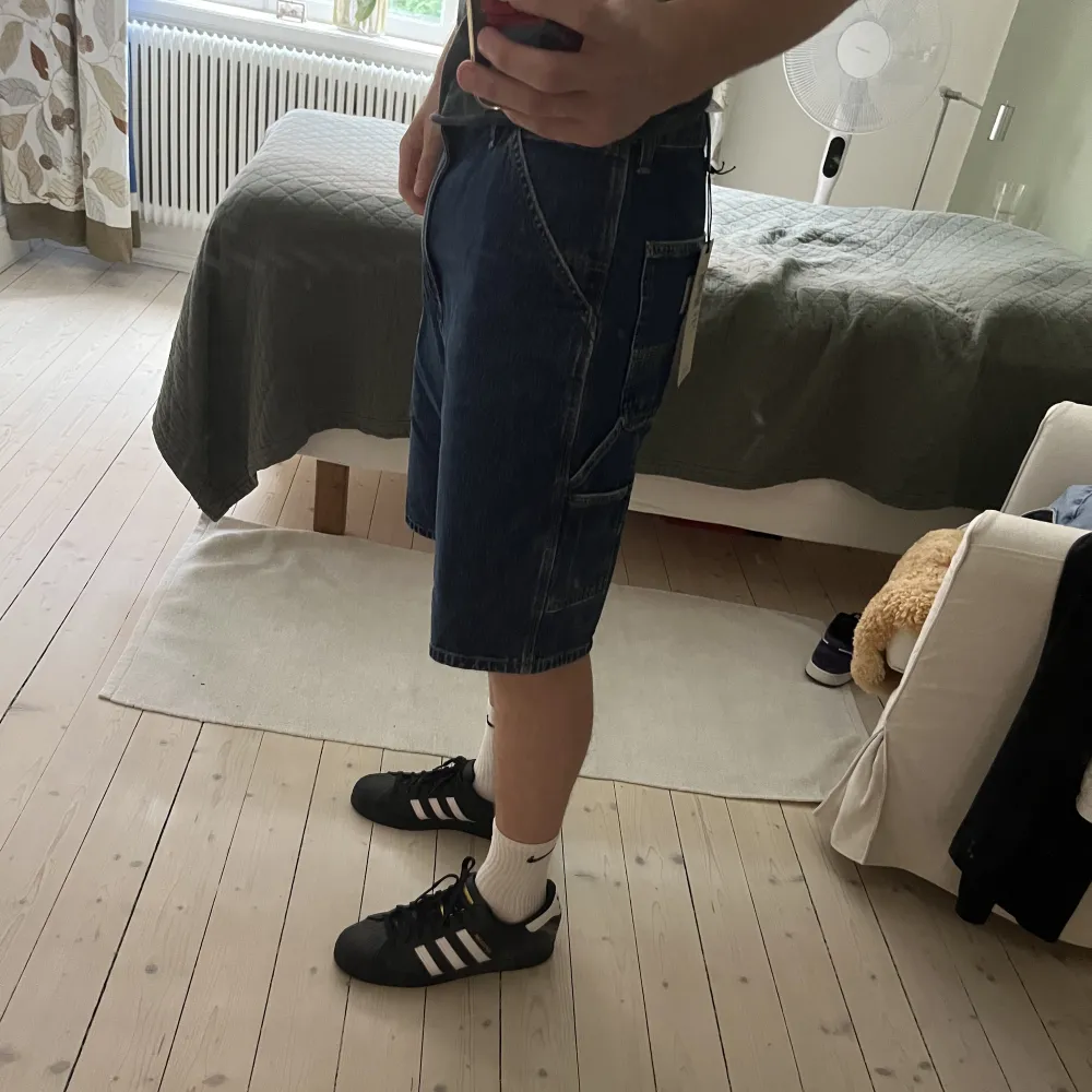 Carhartt jorts stlk 33! Helt nya med taggen kvar. Nypris 1200! Dm för fler frågor . Shorts.