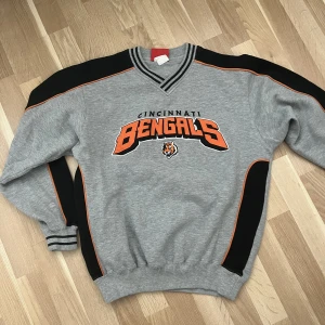 Sweatshirt  - Storlek M Bra skick  Mjukt material