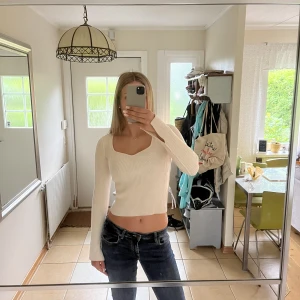 Tröja - Denna trlja köpte jag nyss när jag var utomlands men kan vara lite nopprig.