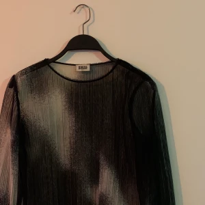 Weekday mesh - Storlek small, mesh i svart och vit, i fint skick 