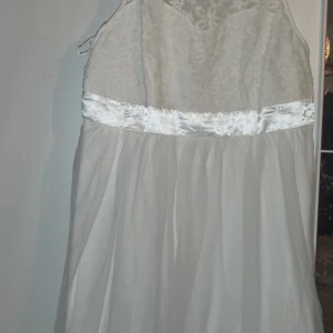 Klänning - Aldrig använt 