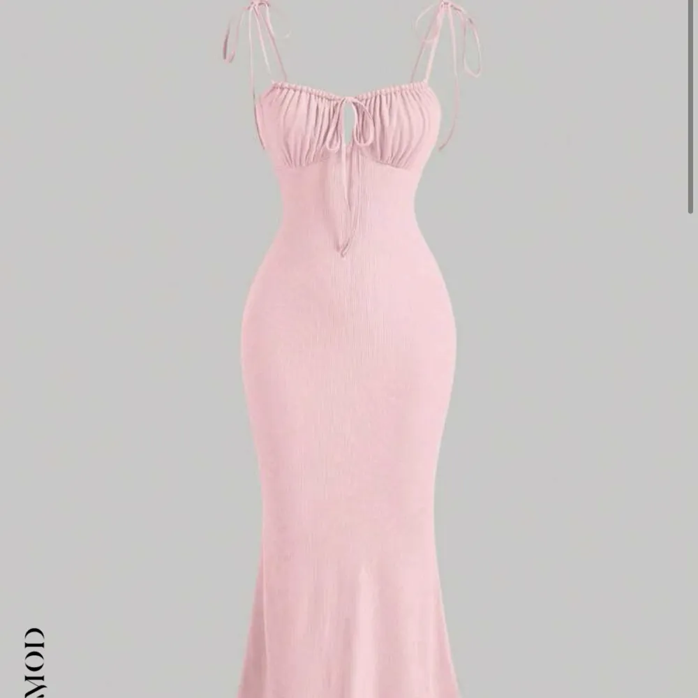 superfin rosa klänning, använd 1 gång, skriv för egna bilder.🤝🏽. Klänningar.