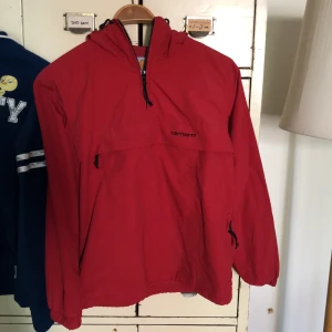 Carhartt Anorak - Jättefin vindjacka, mycket gott skick. Knappt använd. Storlek XS. Pris går att diskutera vid snabb affär.