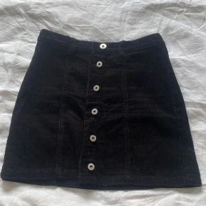 Kjol  - Svart kjol i manchestertyg 