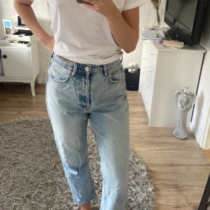 Jeans - Köpta på zara för 400. Väldigt sköna och snygga!