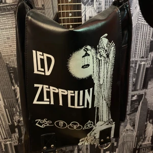 LED ZEPPELIN - Har nästan inte använt den. Kanske bara 2 gånger. Kedjan är trasig men det går att fixa. 