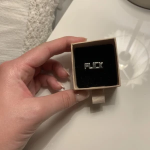 Ring - Cool ring! Vet ej vart köpt 