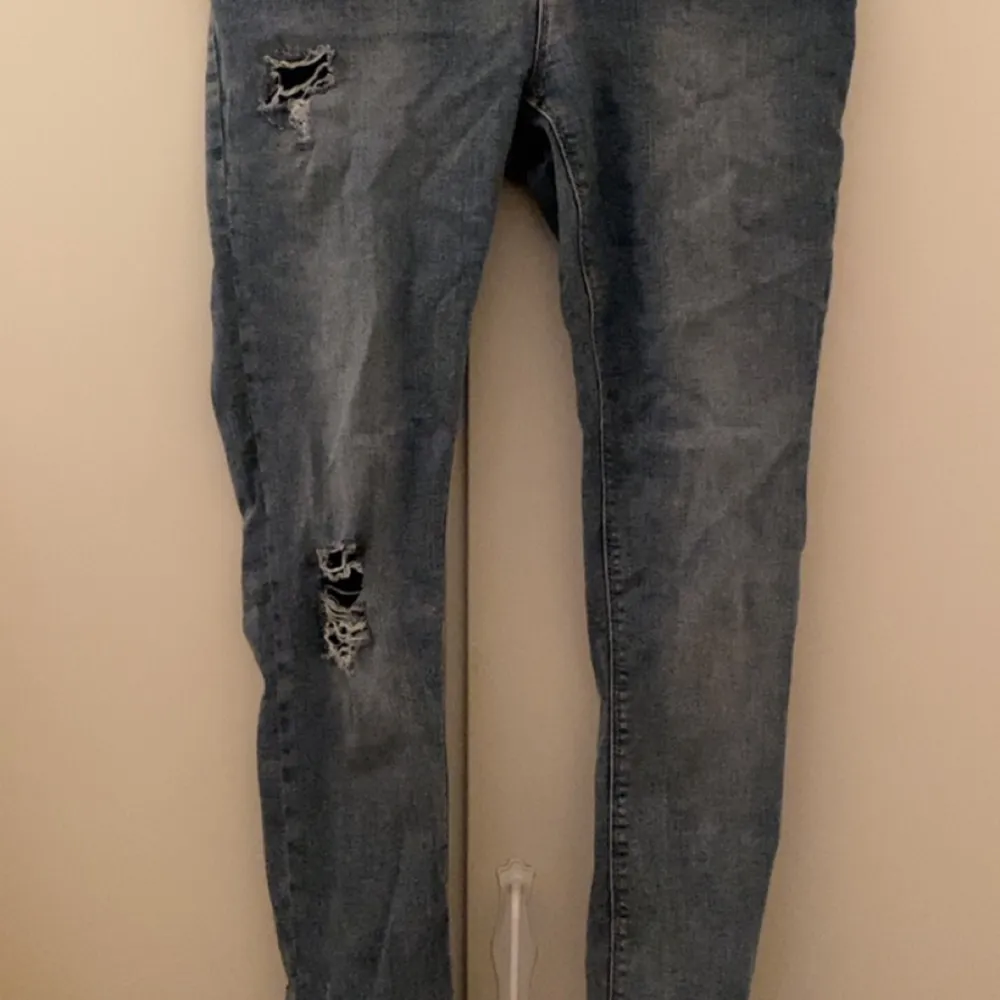 Jeans från cubus i strl 164, aldrig använda. Högmidjade.🤗. Jeans & Byxor.