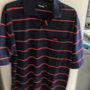 Pikétröja BOSS - Mjuk och skön pikétröja i fint skick 