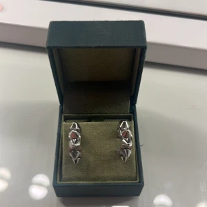 💓Edblad örhängen💓 - Superfina edblad örhängen❤️  Dom är i nyskick!  Pris: 200💕 Möts upp i Stockholm eller skickas mot fraktkostnad💕