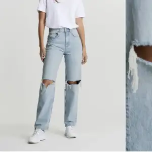 Säljer jeans från Gina i fint skicka. Använda ganska flitigt men inte tvättade så många gånger. Köpa för 500kr säljs då dom inye kommer till använing. 