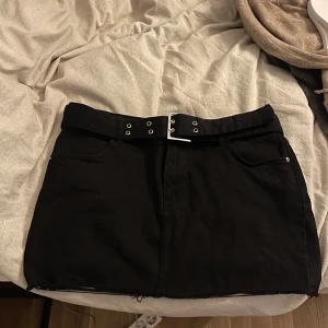 Jeanskjol - Jeanskjol från Bershka, använd en gång. Köpare står för frakt. 