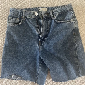 Jeansshorts  - Jeansshorts från Gina 