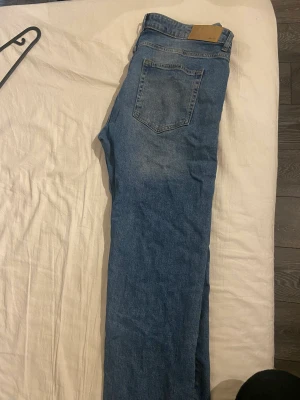 Dressman jeans  - Dressman jeans andvända ett fåtal gånger inga tecken på skador/missfärgning. Fantastiskt skönt tyg 