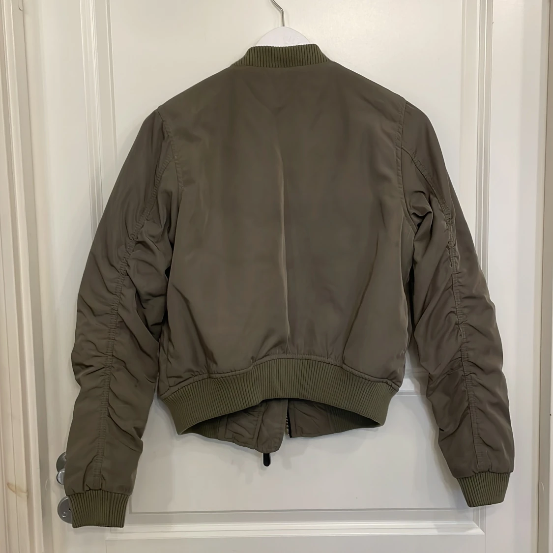 Grön bomberjacka  - 91