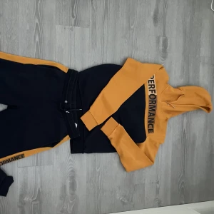 Performance dress - Säljer en performance dress i storlek S som är tyvärr för stor för mig har använts några gånger är i bra skick 