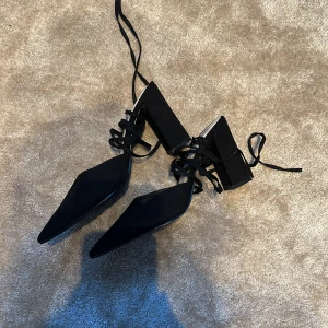 Svarta klackskor  - Klackar från Nelly med snörning upp 