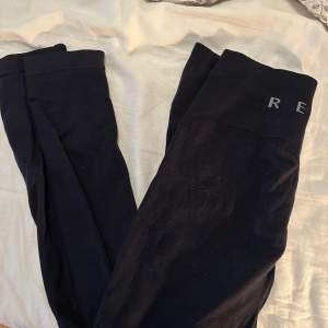 Tights med scrunch (prime) storlek Xs men passar också större, lite noppriga men går bort om man vill