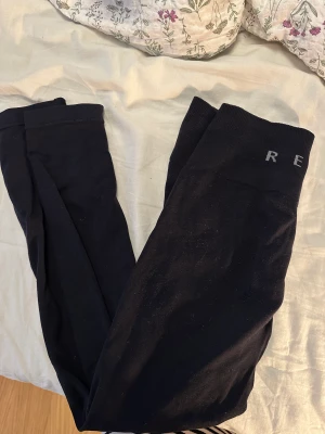 Relode tights - Tights med scrunch (prime) storlek Xs men passar också större, lite noppriga men går bort om man vill