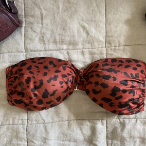 Bikini topp hm - Super söt bikini topp från hm köpt på sellpy! Aldrig använd:)