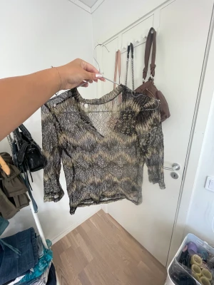 Festtopp - Fin festtopp,genomskinlig 