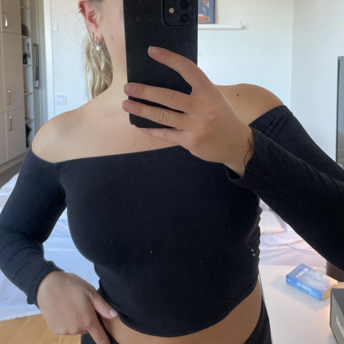 Svart off shouldertröja - 90