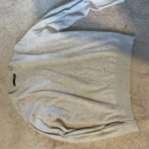 Tröja  - Helt ny tröja från lager 157 som har ett super skönt material som liknar Kashmir lite grann! 