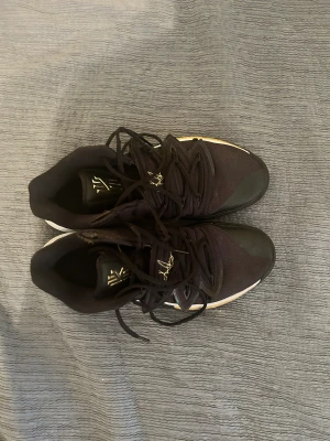 Kyrie 5  - kyrie 5 fullt fungerande 