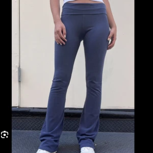 Brandy Melville yoga pants - Säljer mina Brandy Melville yoga pants då de inte kommer till användning som nya endast testade ny pris runt 300 säljer för 199