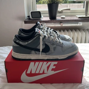 Nike dunk low  - Nike dunk low copy/paste storlek 45. Änvända ca 2 gånger, allt og följer med. 700kr eller bud. Kan visa kvitto