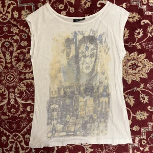 Tröja - Graphic tee i bra skick 