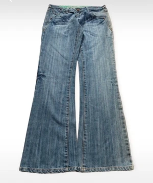 Low waisted jeans  - Jättefina vintage Low waisted jeans, som nästan aldrig är använda💞Säljer på grund av att det är fel storlek för mig! 