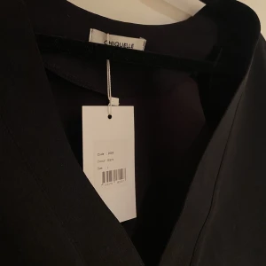 Tröja  - Helt oanvänd med prislapp kvar. 