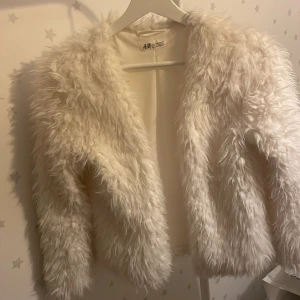 Jacka  - Pälsjacka som är helt oanvänd 