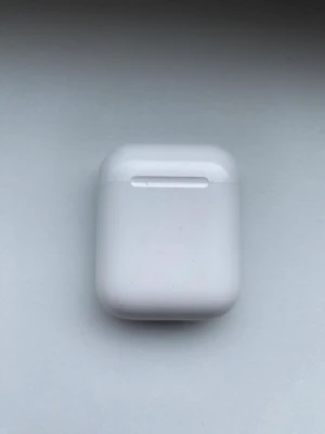 AirPods skall  - Helt perfekt fungerande AirPods skall utan lurarna. 200 kr!