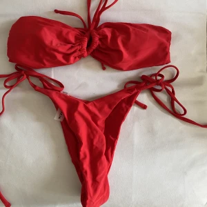 Oanvänd bikini - Oanvänd röd bikini i strl M. 