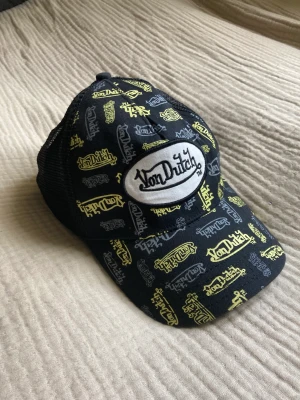 Von dutch-keps - Jättesnygg unik och fräsch von duch-keps. Justerbar 