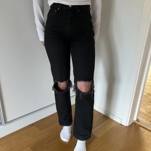 Svarta jeans - Svarta jeans, 100kr + frakt🖤