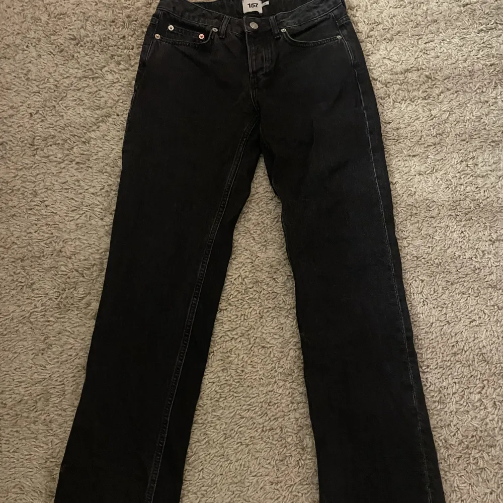Svarta jeans från lager 157. Använt ett få tal gånger och i väldigt bra skick skulle jag säga. . Jeans & Byxor.
