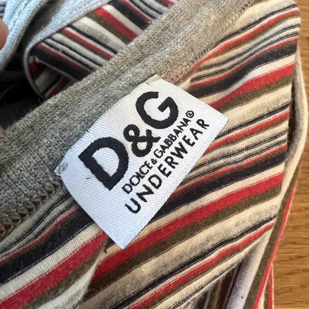 Ett supergulligt randigt linne från D&G i vintagesstil, endast provat på✨. Toppar.